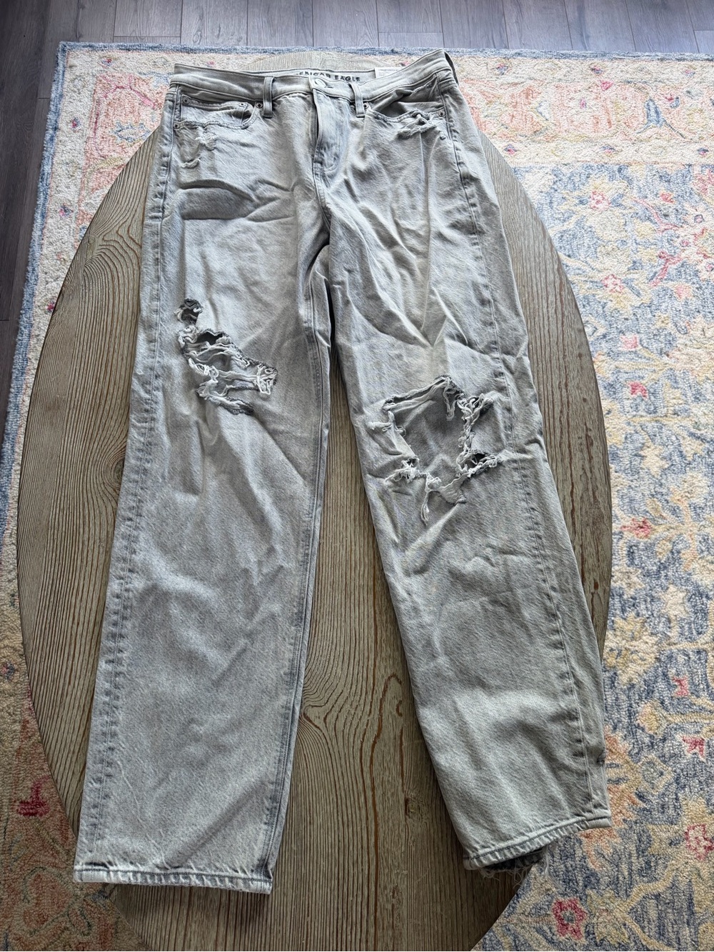 American Eagle Outfitters Women's Relaxed Ripped Light Gray Jeans